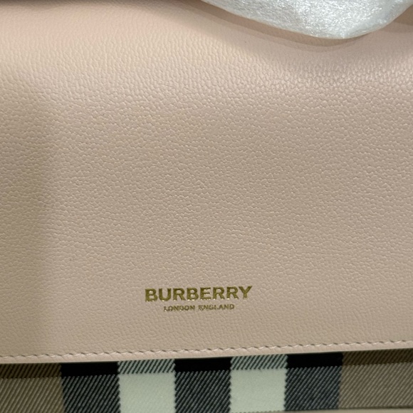 BURBERRY MINI LUXURY GIVEAWAY!! - Picture 4 of 5
